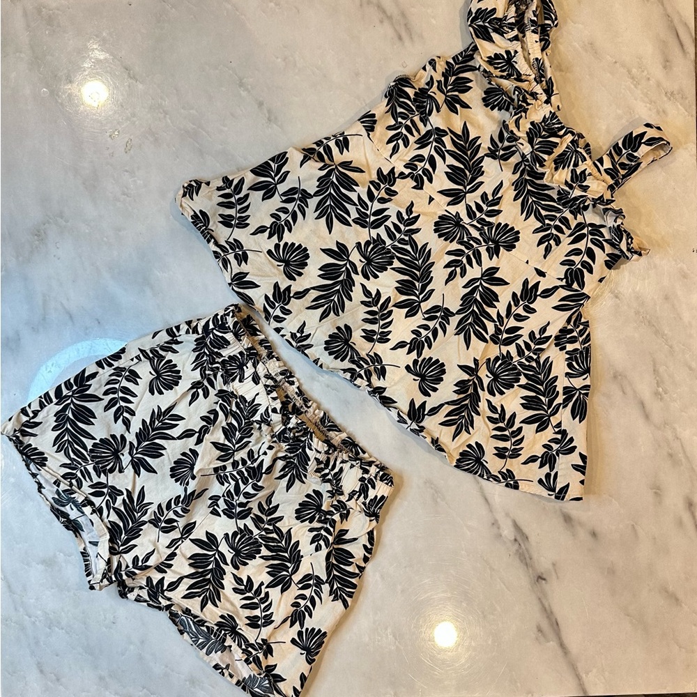 Old Navy Black and Cream Kids Matching Set
